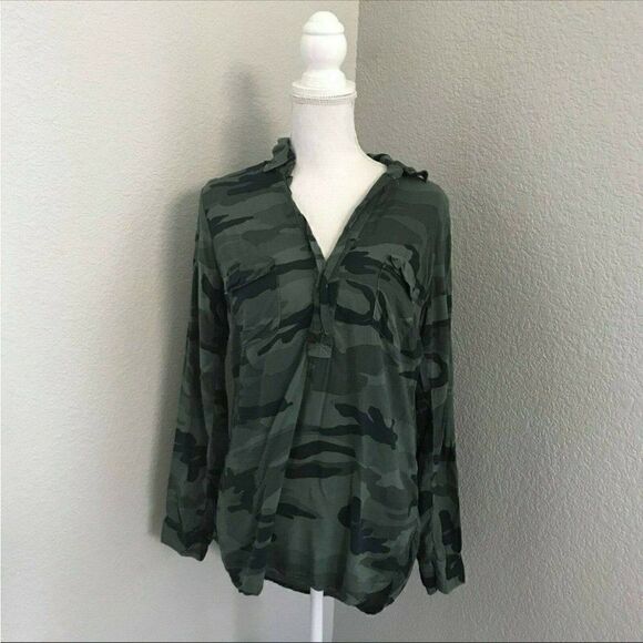 Splendid Women's Camo Print Long Sleeve Blouse Top - Picture 1 of 7